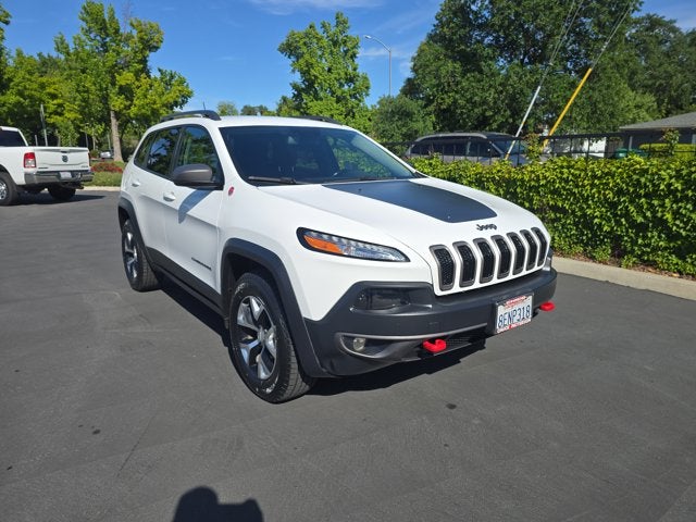 2018 Jeep Cherokee Trailhawk 4x4 in Bright White Clearcoat — front three-quarter view