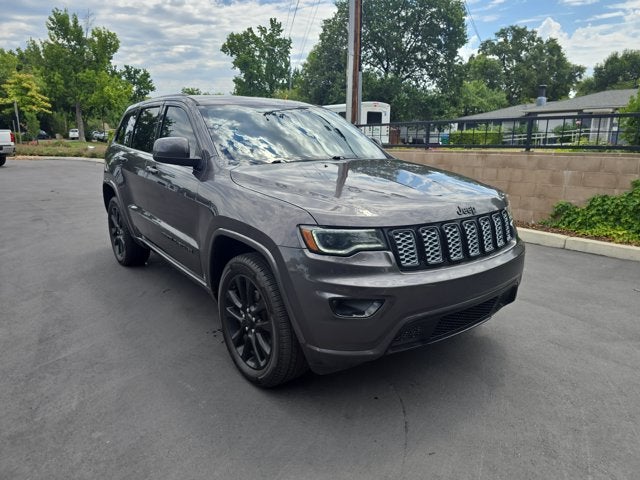 2020 Jeep Grand Cherokee Altitude 4x4 in Granite Crystal Metallic Clearcoat — front three-quarter view